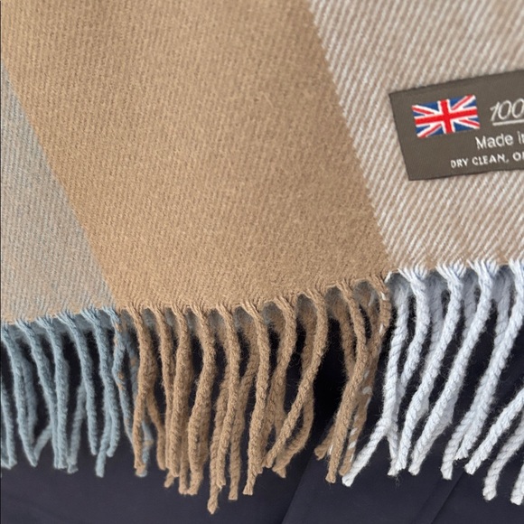 Scottish Cashmere Scarf NWOT - Picture 3 of 5